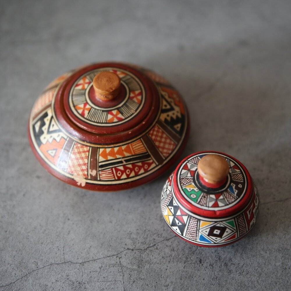 Vintage Round Hand Painted Peruvian Brown Lidded Clay Ceramic Trinket Dishes